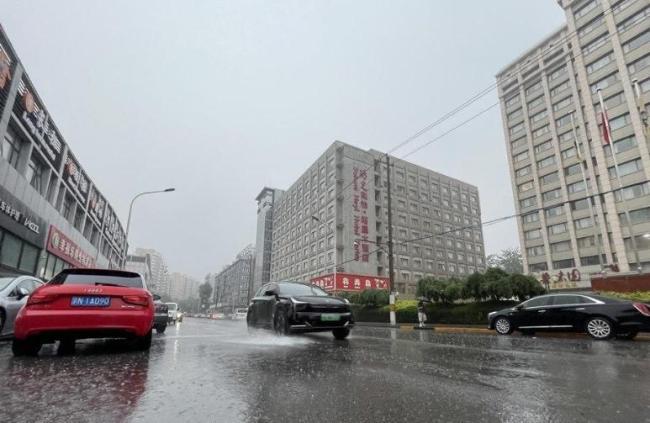 四预警生效中！北京多地现较强降雨 出行注意安全：多区积水风险增加