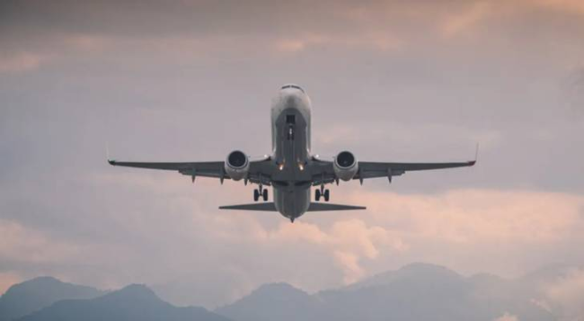 约旦一民宅遭空袭坠落物砸中 三人受伤引发关注