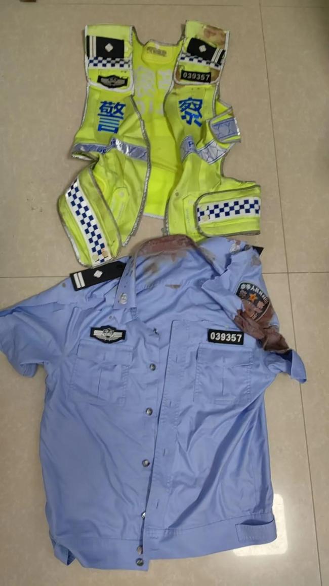 醉駕司機(jī)頂行交警600多米被刑拘