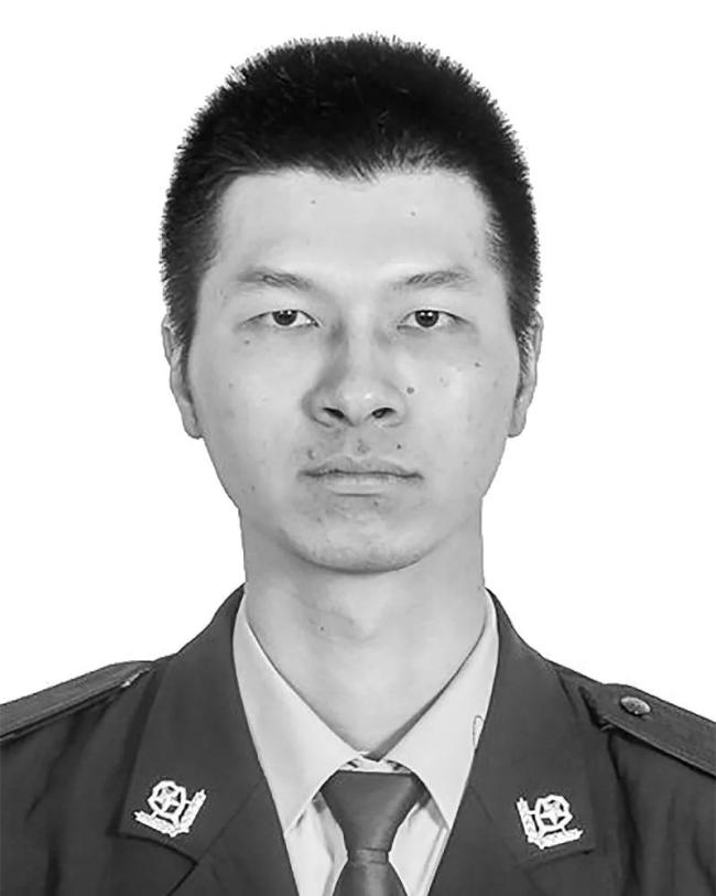 95后辅警为保护群众因公殉职 英雄未逝，换种方式看世界