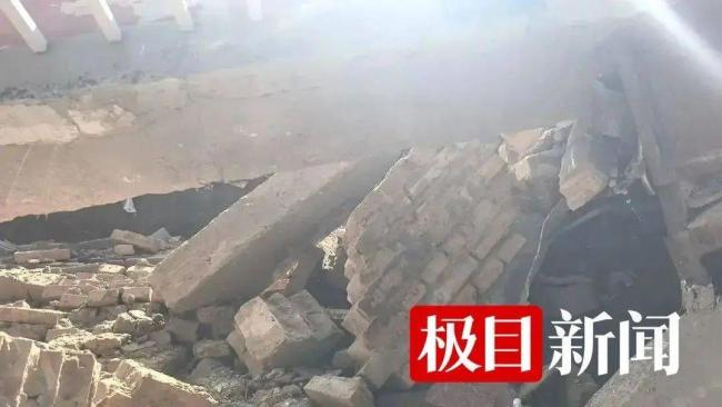宁夏学校围墙倒塌致祖孙身亡 恶劣天气引发悲剧