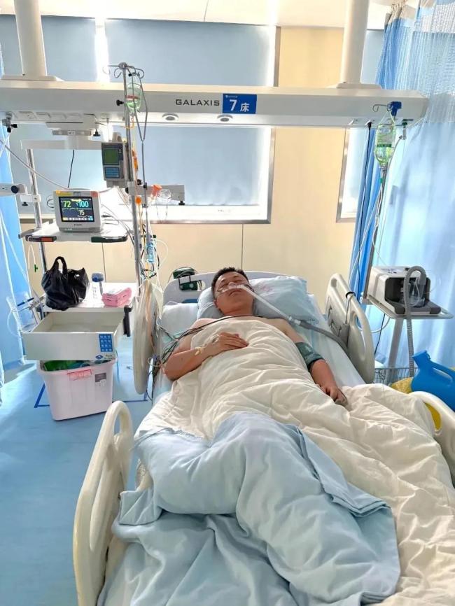 跪母救人的张伟亲述救人抉择瞬间 军人的无畏选择