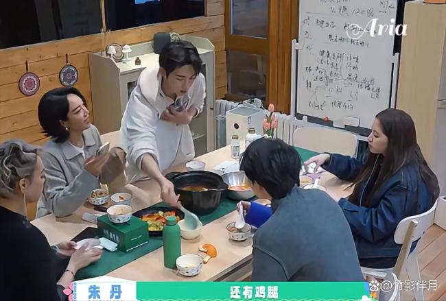 朱丹分鸡腿 偏心引发热议