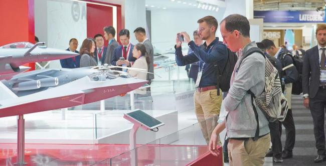 中国明星战机组团亮相巴黎航展 全谱系装备闪耀登场