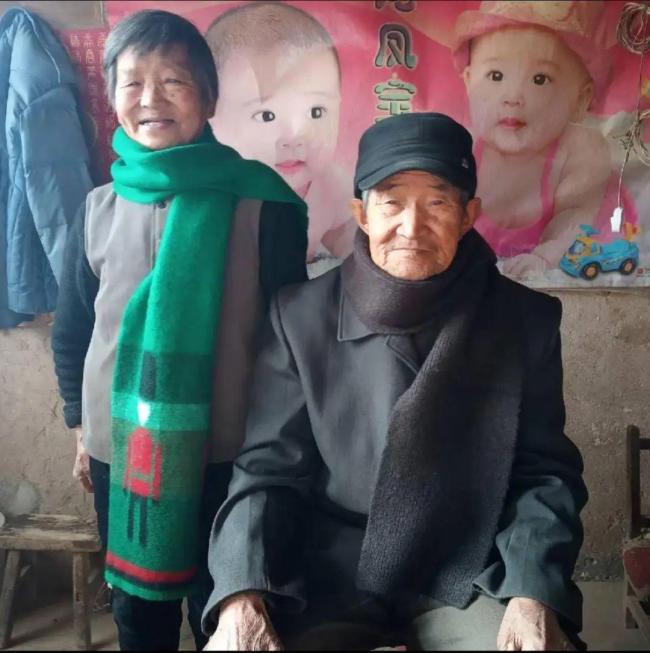 考上博士山村女孩回忆养父伤心落泪：“那时的我仿佛被世界遗忘”