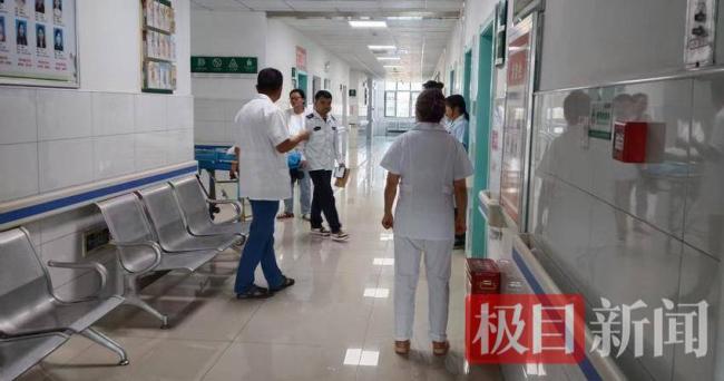 女子腹胀就医检查时产下男婴