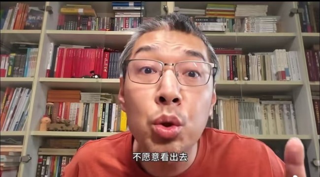 球迷怒喷刘建宏：少给苏超提意见！别人不懂就你明白，你怎么说李铁的？ 专业点评引争议