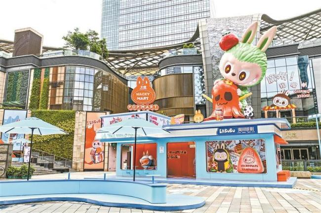 廣州首輛LABUBU主題巴士出街 潮玩IP引爆消費熱潮