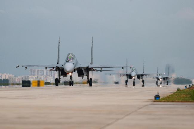 看对空、对地、对海多课目异型机协同训练