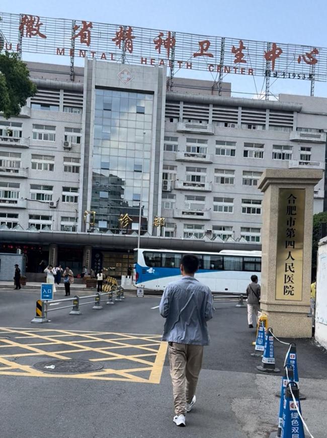 父子的“真假精神病”謎案,！父親和醫(yī)生爭吵后被關進精神病院