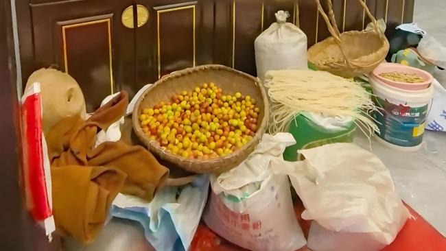 男子200萬建洋房被爸媽塞滿糧食：新房秒變大倉庫！