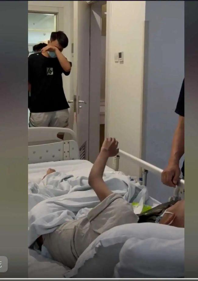 17歲抗癌少年童童抗白離世 病房內(nèi)外的約定淚目全網(wǎng)