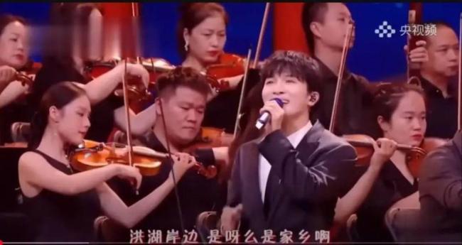 媒体评杨坤改编革命歌曲 改编争议再起波澜