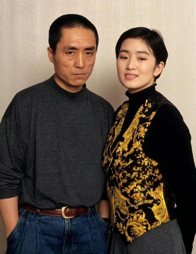 张艺谋巩俐早期情侣写真曝光 时光里的深情印记