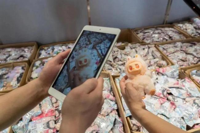海关查获两万多个山寨LABUBU 侵权商品被拦截