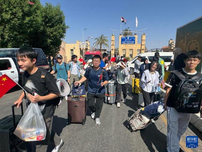 上百名在以中國公民撤至埃及
