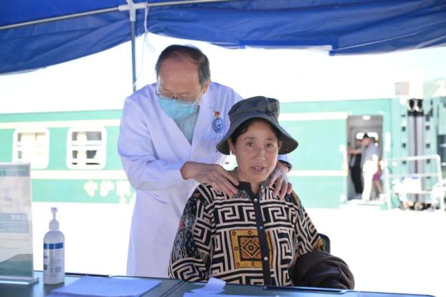 免費(fèi),！這趟“熊貓列車”已抵達(dá),，現(xiàn)場(chǎng)火爆！