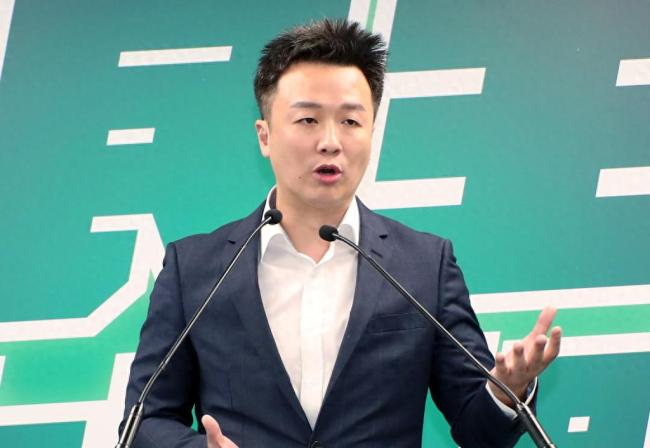 “田鼠哥”李正皓被噴辣椒水