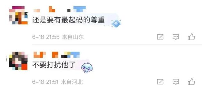 “韋神”食堂吃飯被多人輪番拍照 請勿打擾專心治學