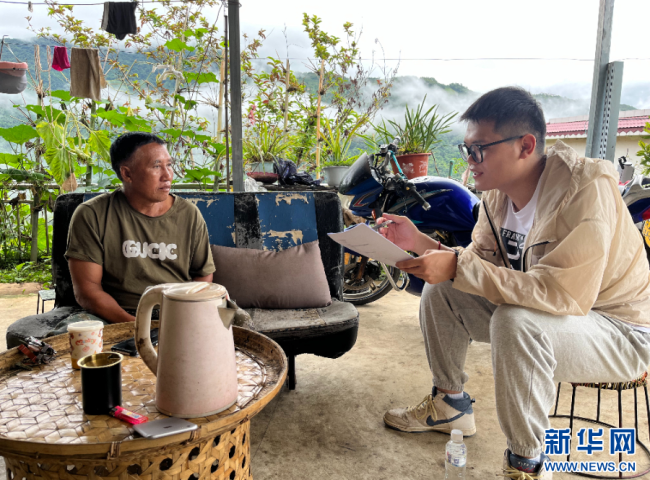 畢業(yè)生復刻“束脩之禮”謝師恩 三年后再撥穗