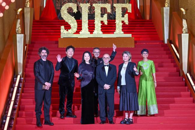 万茜获得金爵奖最佳女演员奖 《长夜将尽》演技获赞