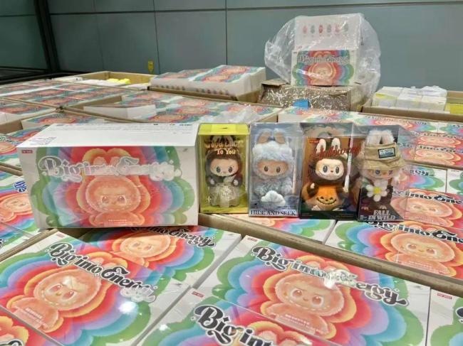 10人攜帶3086個(gè)泡泡瑪特被查 代購謀利企圖逃監(jiān)管