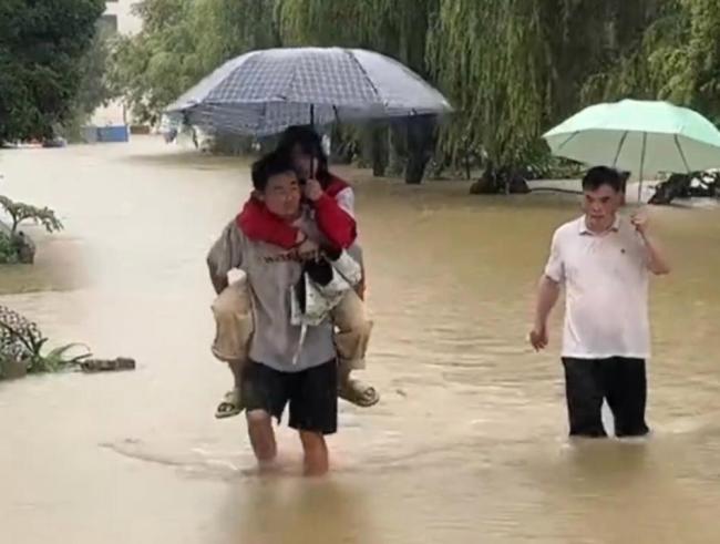 貴州荔波特大暴雨 受災(zāi)群眾已轉(zhuǎn)移 景區(qū)緊急閉園