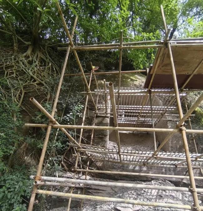 当地回应男子疑开凿奥特曼石窟 自媒体博主创作引热议