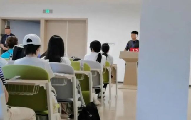翻译资格考试疑因排错考场致考生无法参考 官方回应