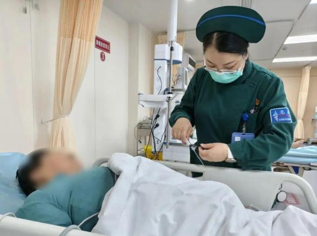 72歲老太被蛇咬后淡定勞作近2小時(shí) 醫(yī)生直呼危險(xiǎn)