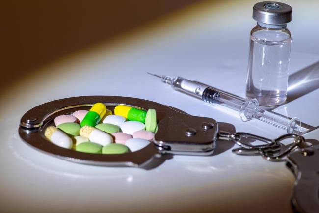 公立醫(yī)院院長(zhǎng)非法出售38萬(wàn)片杜冷丁被判死緩