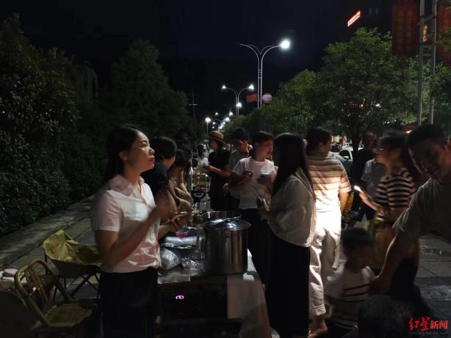 意外爆火后的扁担女孩躲避流量漩涡 回归平静生活