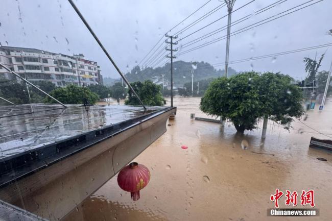 贵州榕江遭遇特大洪水袭击 县城多处被淹