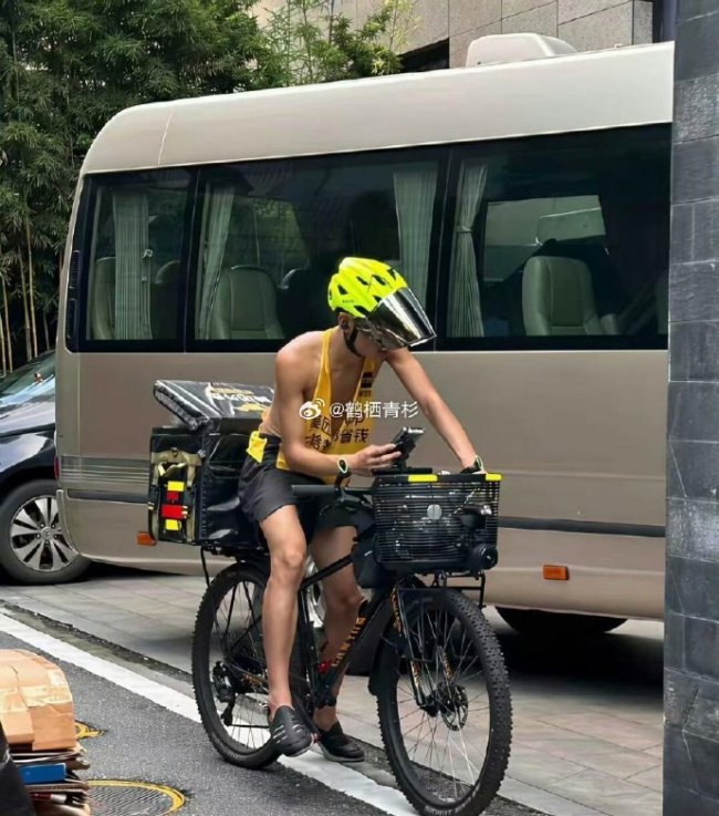 广东你把外卖员热成什么样了 网友：有点性感了