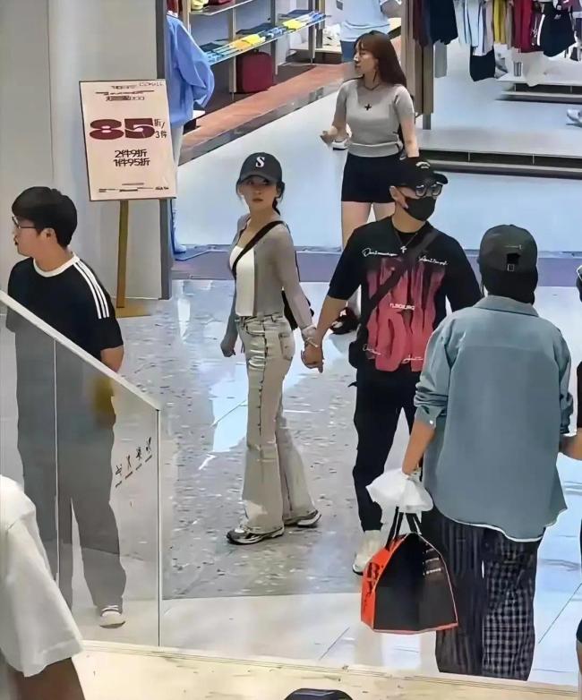 宁静状态悠闲 未受与汪峰绯闻影响？