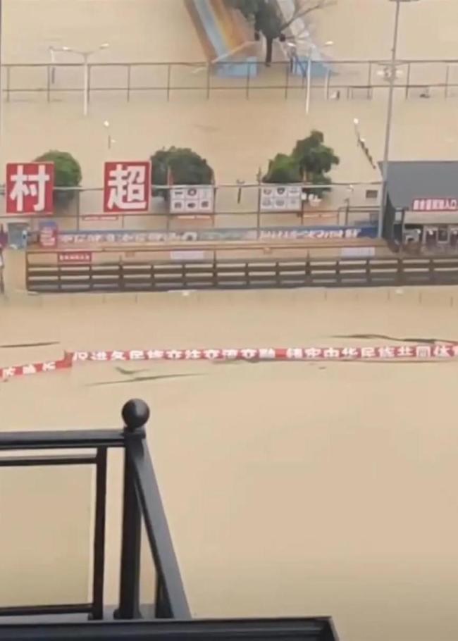 村超球場10分鐘被淹沒 洪水來襲引發(fā)關(guān)注