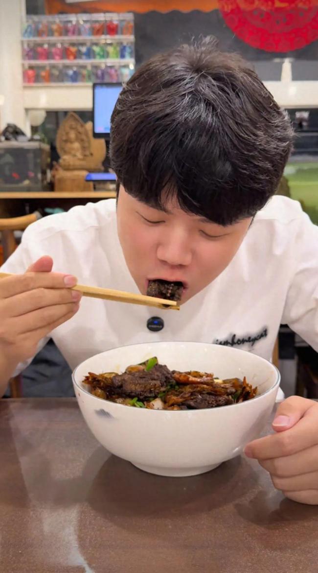 杭州一碗面558元店主回应争议 明码标价无惧质疑