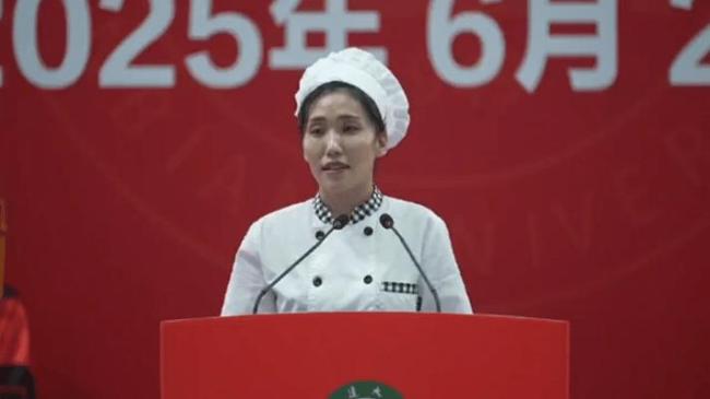 毕业典礼发言爆火食堂阿姨打假 真情流露感动学子