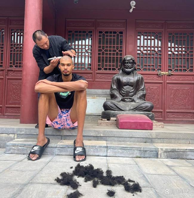文班用中文感谢少林寺：自曝剃度一幕 习武画面 詹姆斯为他点赞 中国行圈粉无数