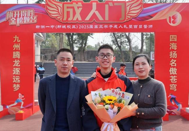 查分查出隐藏款老师瞬间沸腾 学霸背后的故事