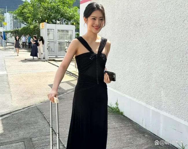 港媒锐评今年港姐选手！翻版朱茵和学霸律师抢镜