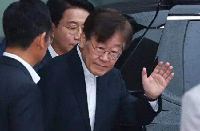為何說(shuō)李在明和韓軍貌合神離,，李在明又是如何自救的呢,？