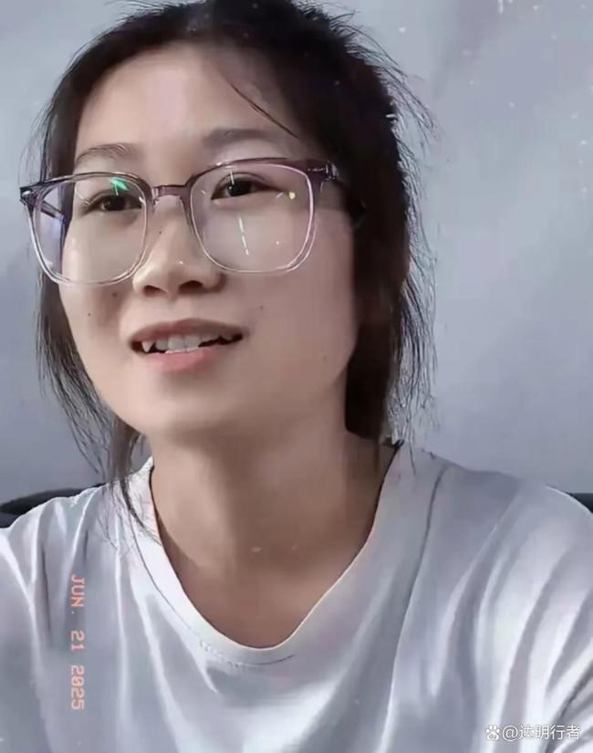 “扁担女孩”刘燕的成绩引关注 担当比分数更耀眼