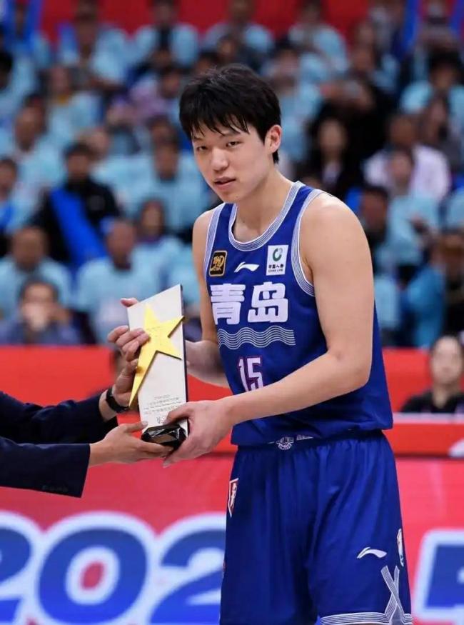 杨瀚森走的每一步都算数：双喜临门入选NBA