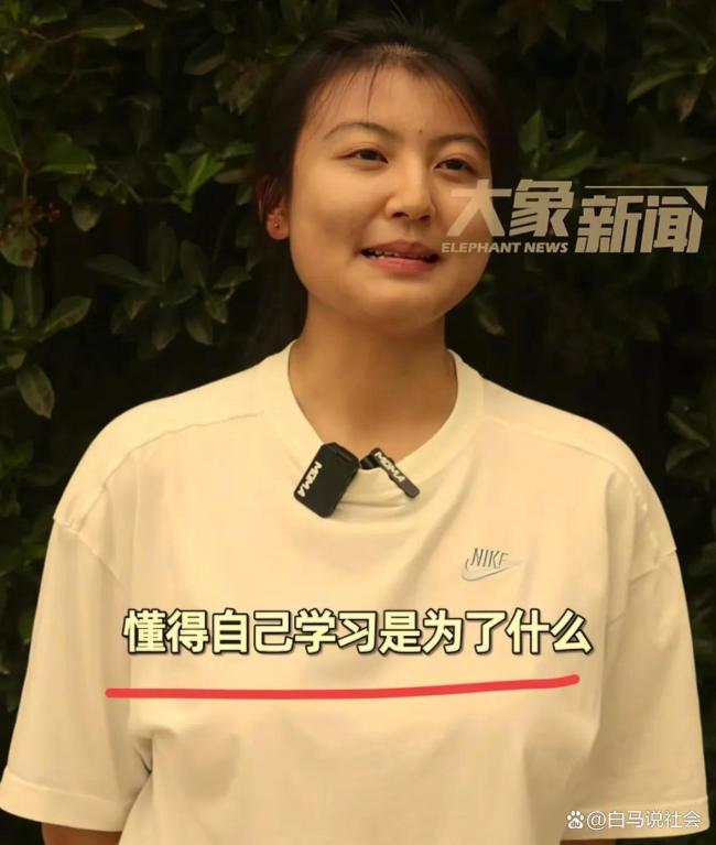 高考724分女生：平時(shí)數(shù)學(xué)也常滿分,，裸眼女狀元逆襲成功