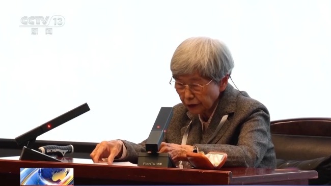 马英九率台湾青年参访敦煌莫高窟