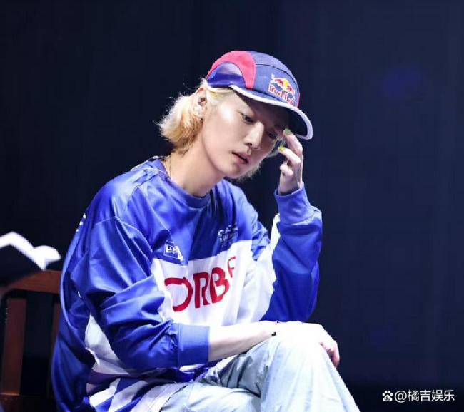 鹿晗脸颊消瘦模样大变！