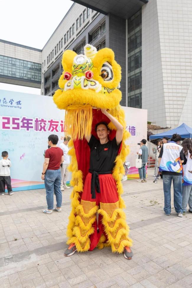 俄羅斯女留學(xué)生勇救落水老人 人美心善的“喀秋莎”