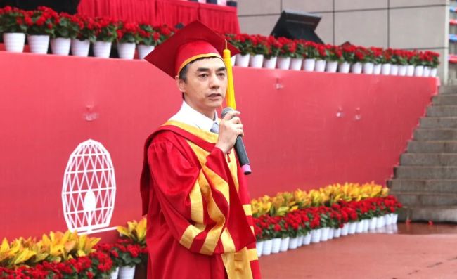 西華大學(xué)回應(yīng)學(xué)生不尊師爭(zhēng)議
