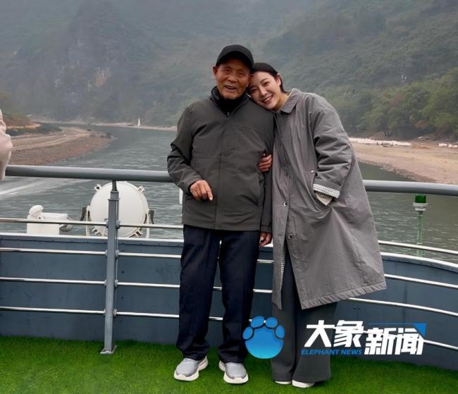 27岁女生乡村卖货走红 本人回应 卖菜西施的朴实与坚强